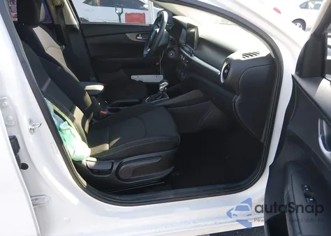 2021 Kia Forte Lxs z USA, uszkodzony, nr VIN 3KPF24AD7ME308809